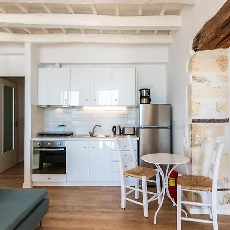 Anne Apartment, At The Venetian Port Of Rethimno! Apartment *